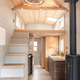 Imagen para el artículo titulado Ansiedad, soledad y desorden: la verdad detrás de las tiny houses de Instagram